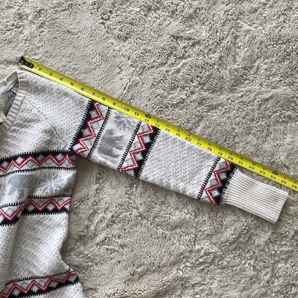 Festive Holiday Fair Isle Sweater with Polar Bears and Snowflakes Juniors Small - Picture 5 of 7